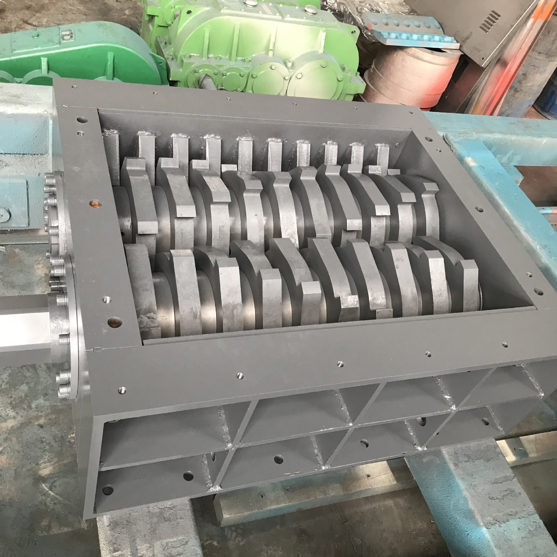 Double-shaft shredder accessories shredder chassis machine head garbage disposal large shredder blade box