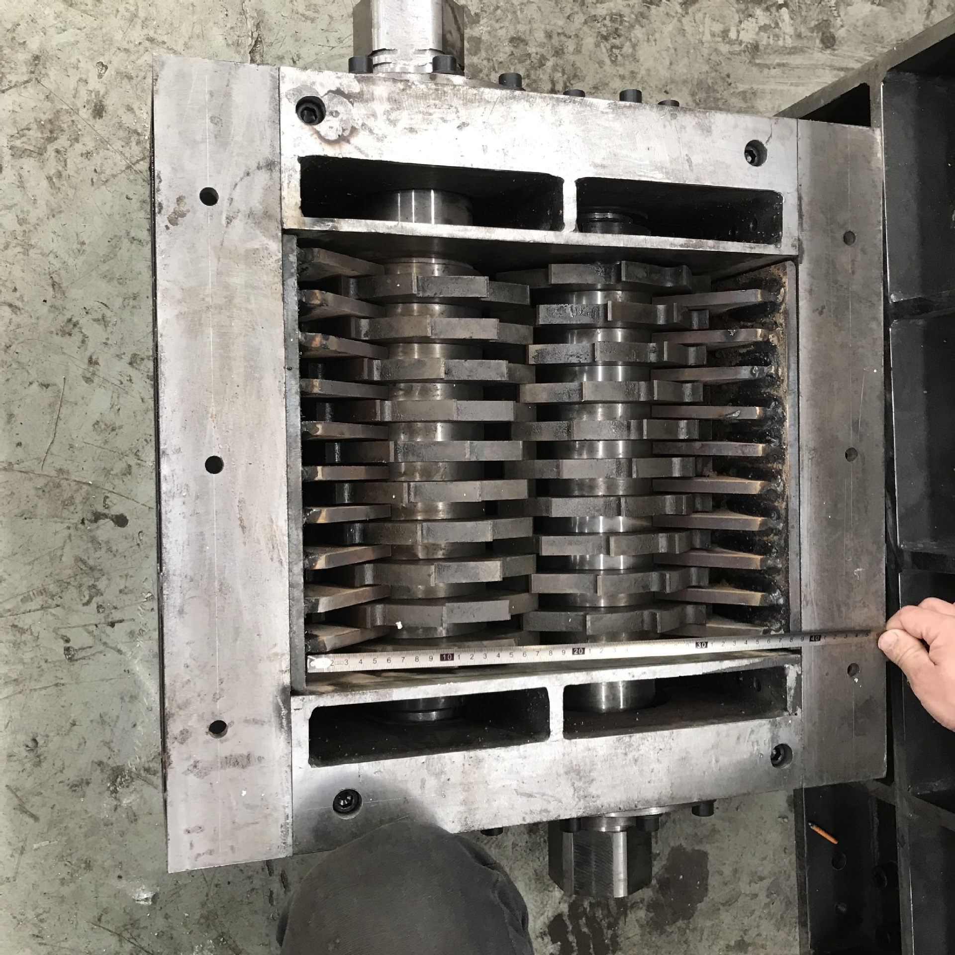 Double-shaft shredder accessories shredder chassis machine head garbage disposal large shredder blade box