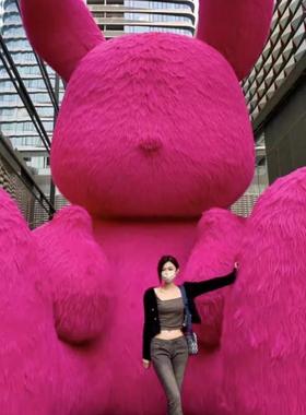 商场网红大型气模粉色长毛绒兔子室外置景户外打卡点拍照道具美陈