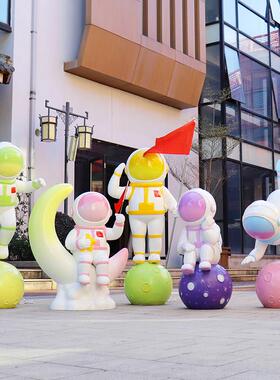 玻璃钢发光镜面太空人模型雕塑航天宇航员展览科技馆商场小区摆件