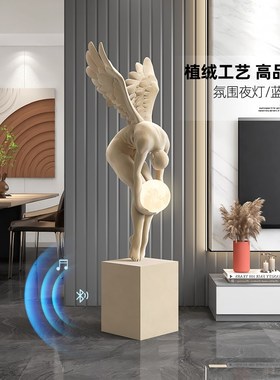 植绒人物雕塑意式极简p落地摆件楼梯下灯艺术店铺轻奢高级感装饰