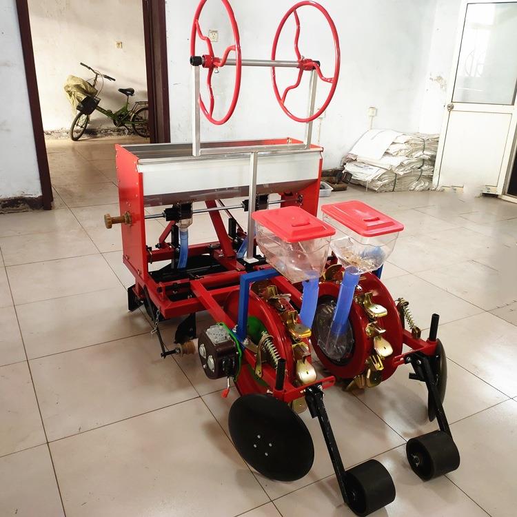 一垄三行玉米覆膜播种机谷物油葵花生蔬菜膜上打孔施肥种植机器 - 图1