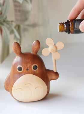 乔/实木龙猫桌面装饰品汽车风车可以移动可爱的创意装饰礼物
