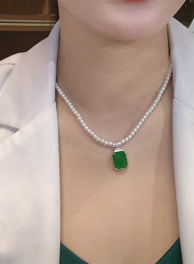 祖母绿方糖珍珠项链2024新款爆款高级感轻奢小众颈链锁骨链配饰女