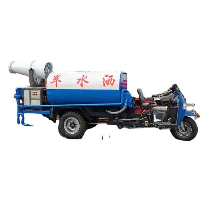 Diesel three-wheeled sprinkler truck, 2 square 3 square small sprinkler truck, fog cannon sprinkler truck is delivered to the door by door-to-door