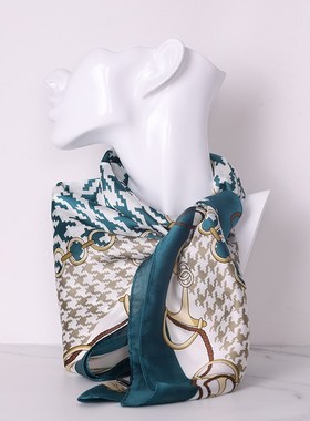 样板间衣帽间现代简约丝巾包包搭配披肩方巾软饰衣柜展厅围巾摆件