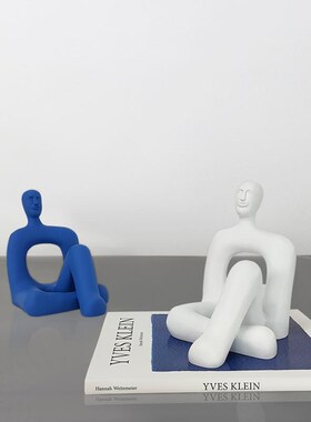 北欧白色人物雕塑装饰摆q件创意现代客厅轻奢风现代别墅桌面装饰