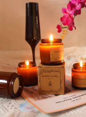 Glass jars and cups filled with aromatherapy candles香薰蜡烛