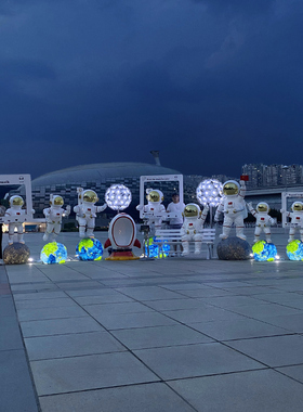 户外玻璃钢大型太空人模型落地