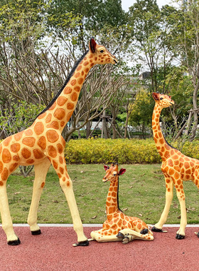 玻璃钢长颈鹿草坪发光楼盘雕塑