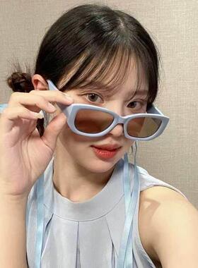 Y2K复古蓝色方形墨镜女2026新款多巴胺风圆脸拍照太阳眼镜高级感