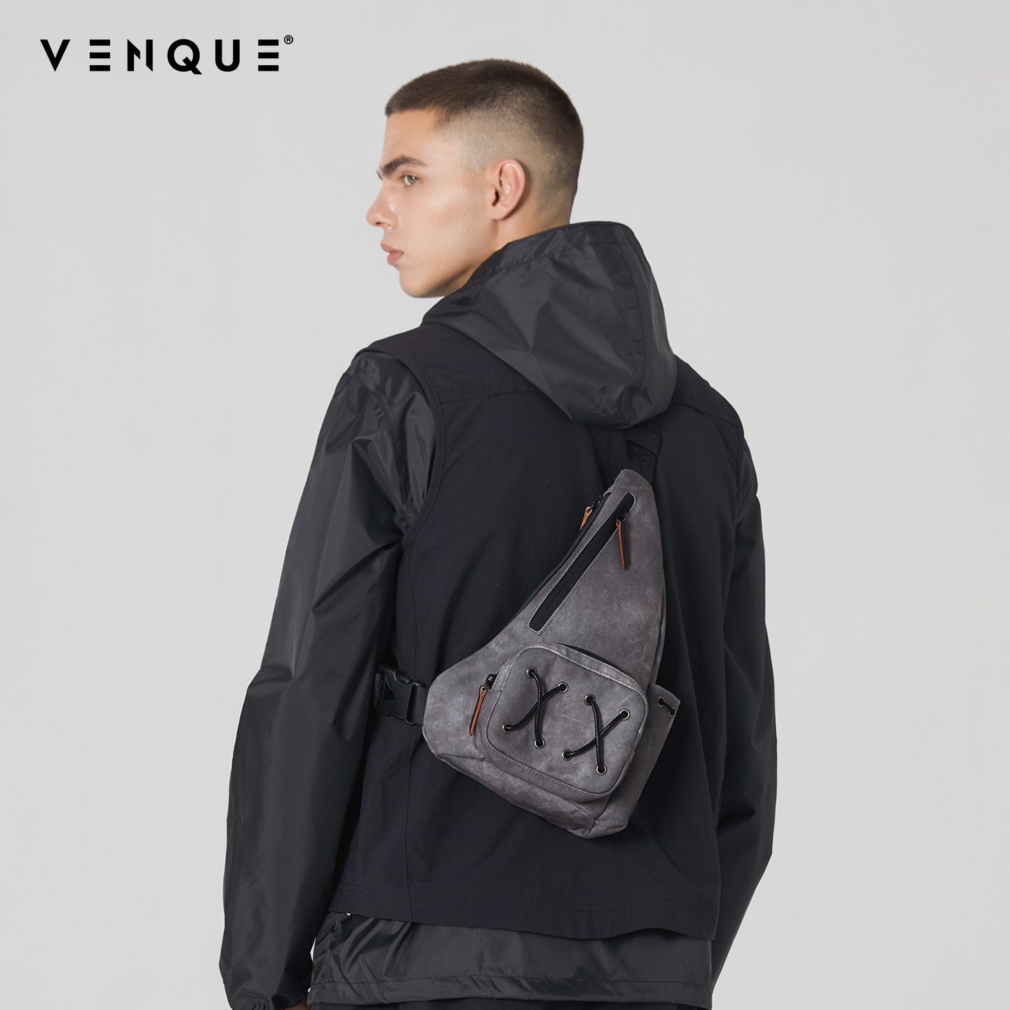 venque范克潮牌复古胸包男机车牛皮斜挎包男士骑行背包小挎包礼物 - 图0