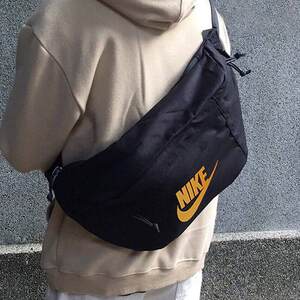 Nike耐克斜挎包男女新款黑金胸包夏季单肩包通勤运动大容量腰包
