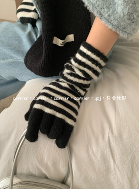 条纹套装～冬季百搭红撞黑白冬季保暖围巾手套针织显白护颈围脖女