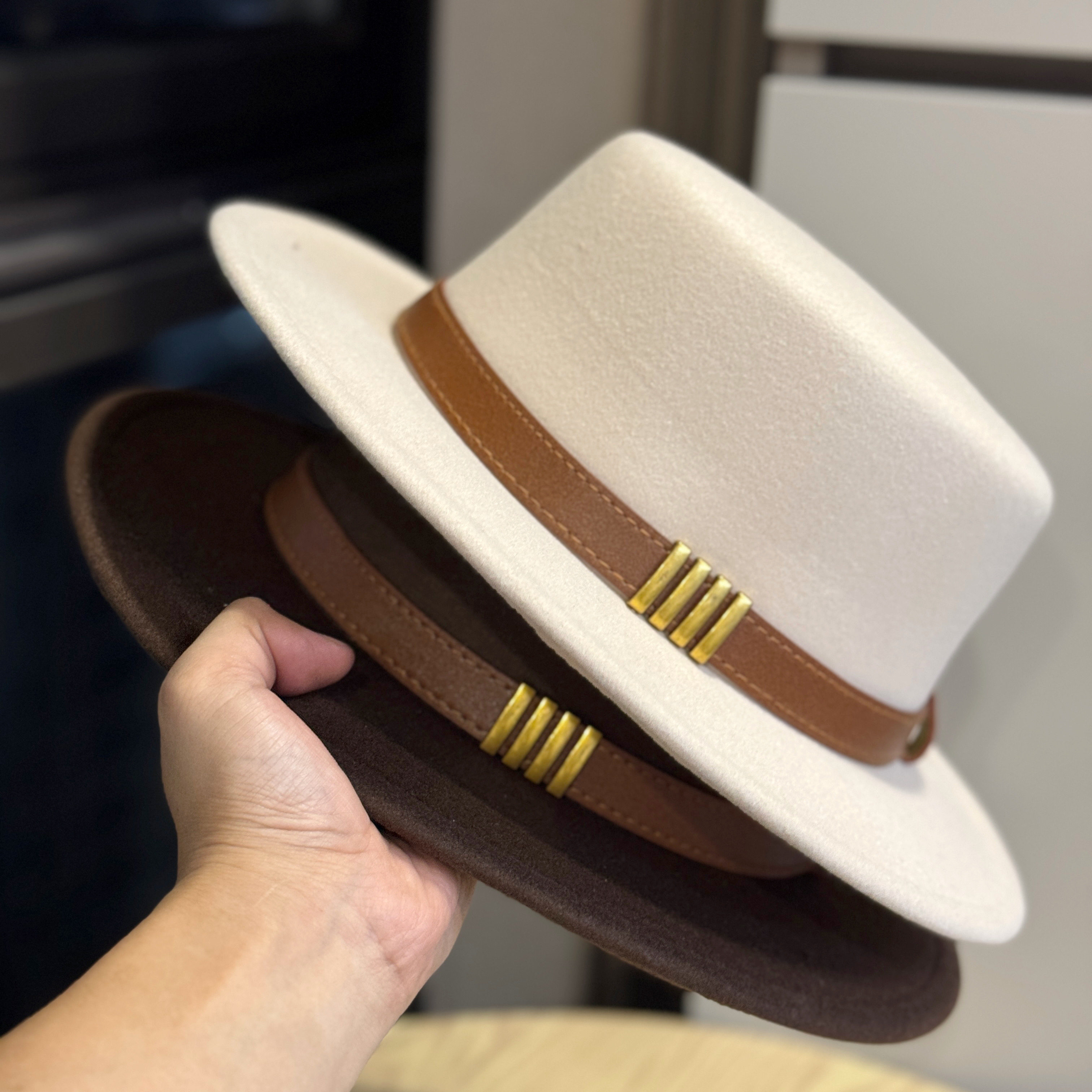 赫本风法式皮带装饰羊毛呢平顶礼帽女秋冬英伦名媛复古百搭爵士帽,淘宝优惠券,粉丝福利购,淘宝优惠卷