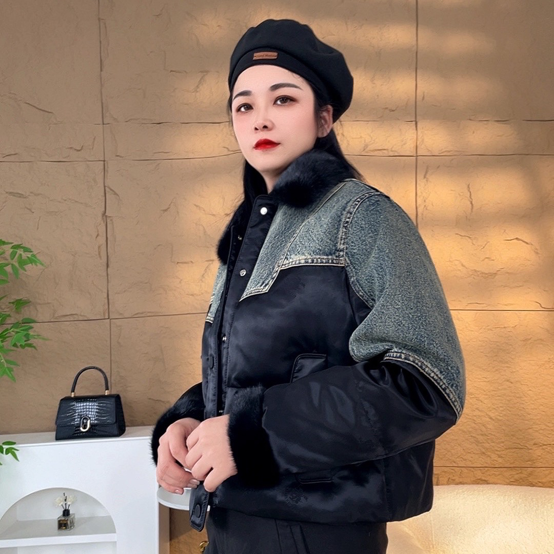 2025秋冬新款牛仔刺绣拼接桑蚕丝水貂毛领鹅绒羽绒服短款外套 - 图0