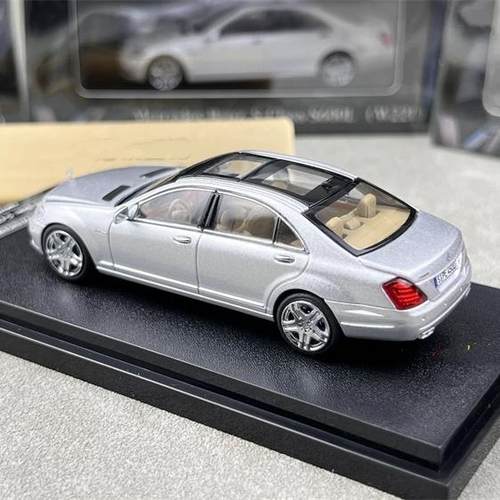 Motorhelix 1:64 奔驰 S-Class S600L W221 银色 合金汽车模型 - 图3