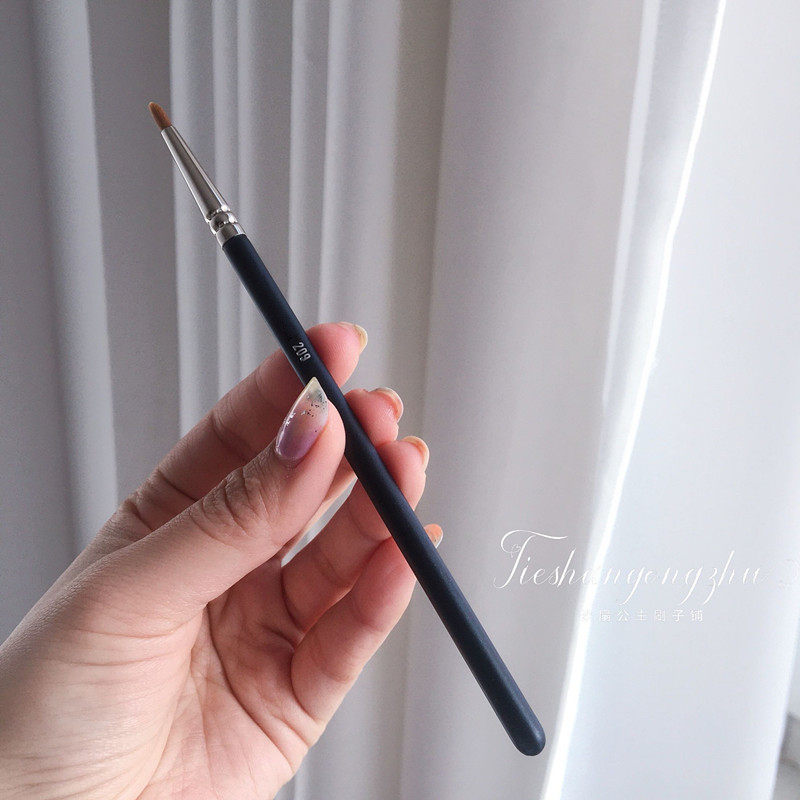 牛货!B备!m209眼线刷泪沟遮瑕刷细节遮瑕刷精细法令纹遮瑕_虎窝淘