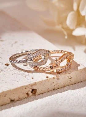 18K麻花马蹄扣戒指轻奢简约高级