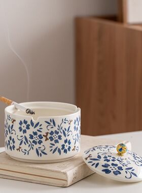 青花陶瓷烟灰缸带盖茶室家用摆件大号客厅茶几防飞防尘办公室烟缸