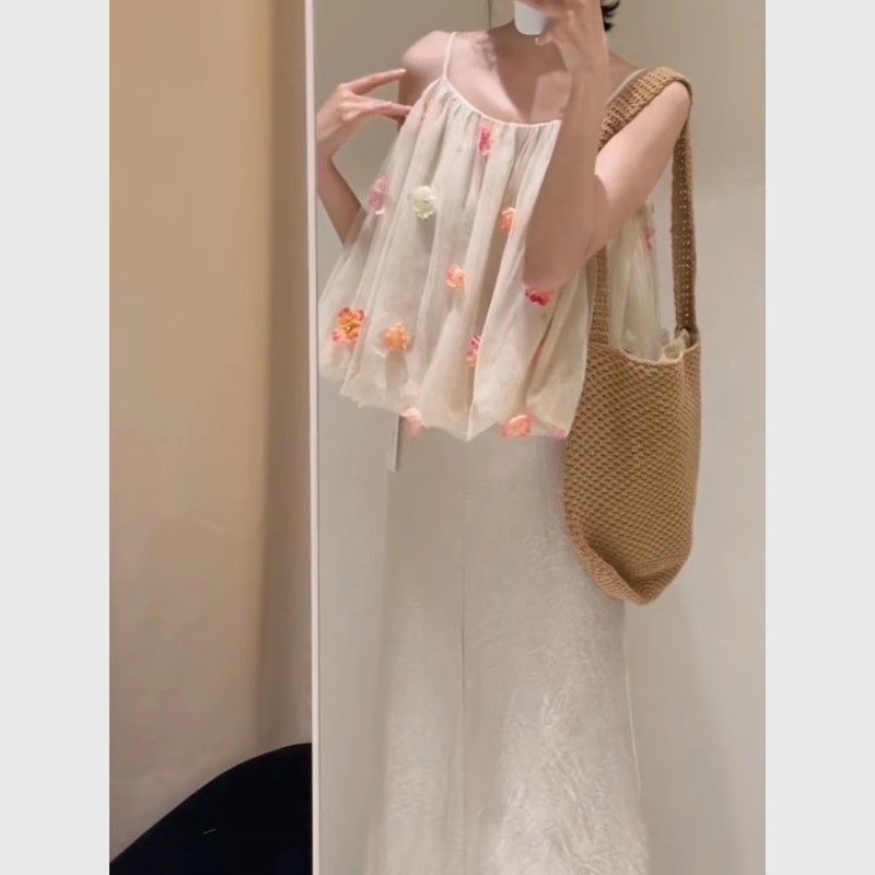 2025超火夏装一整套米白色花朵吊带半身裙套装女装富家千金感穿搭 - 图1
