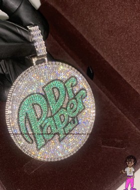 定制圆形绿色字母Paper吊坠T方钻