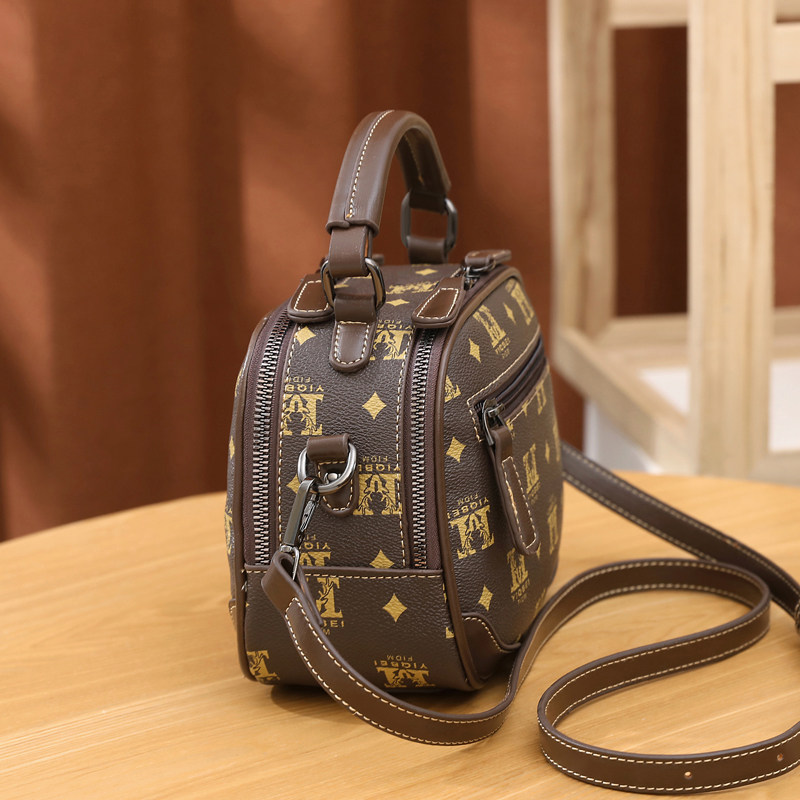 今年流行高级感2023新款百搭斜挎包 欧帝驰女士包袋