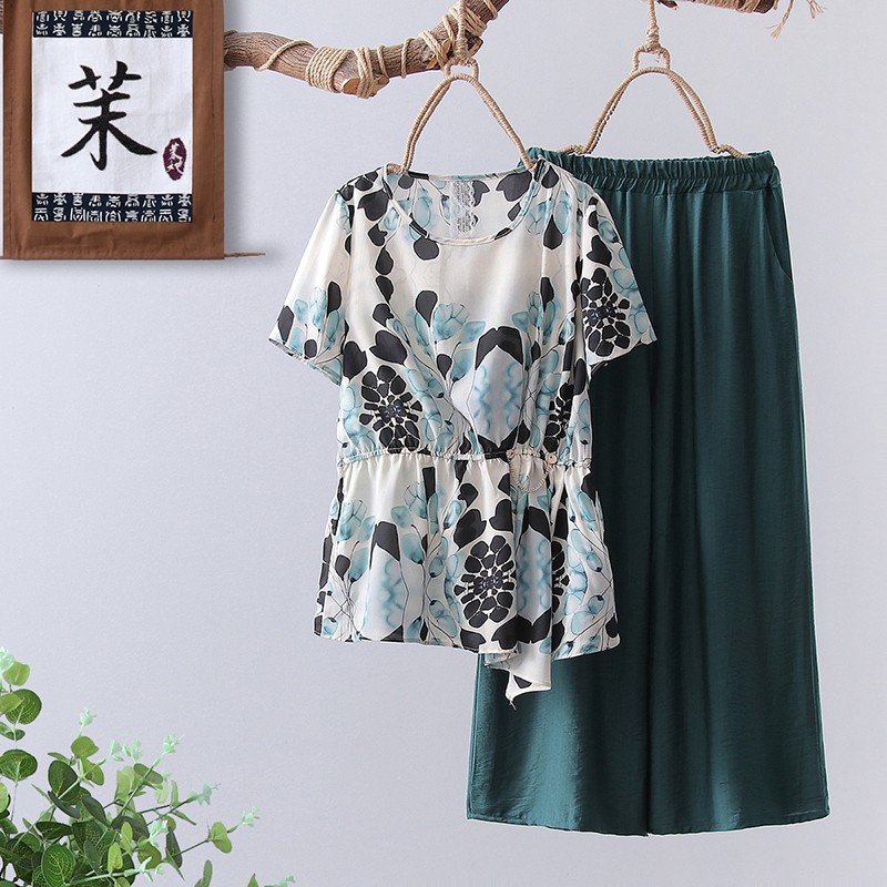  茉她女装中老年女装