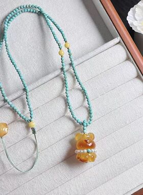 新中式琥珀色立体雕刻俏色爱心小熊吊坠项链女高颜值颈链