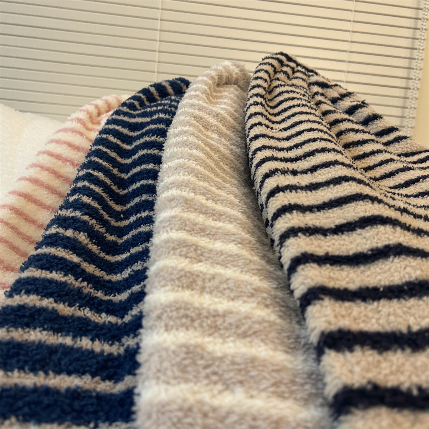 2025新款高个子加长版冬天条纹珊瑚绒长睡裤女加厚保暖居家遛弯裤,淘宝优惠券,粉丝福利购,淘宝优惠卷