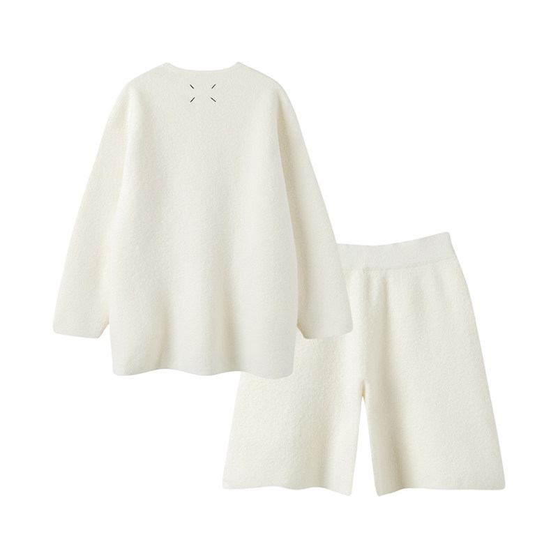 简直爱了~乳白色廓形圆领密织毛衣A字短裤羊绒套装女2025秋冬新款,淘宝优惠券,粉丝福利购,淘宝优惠卷