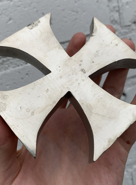 ERD哥特标语Logo字架造型烟灰缸