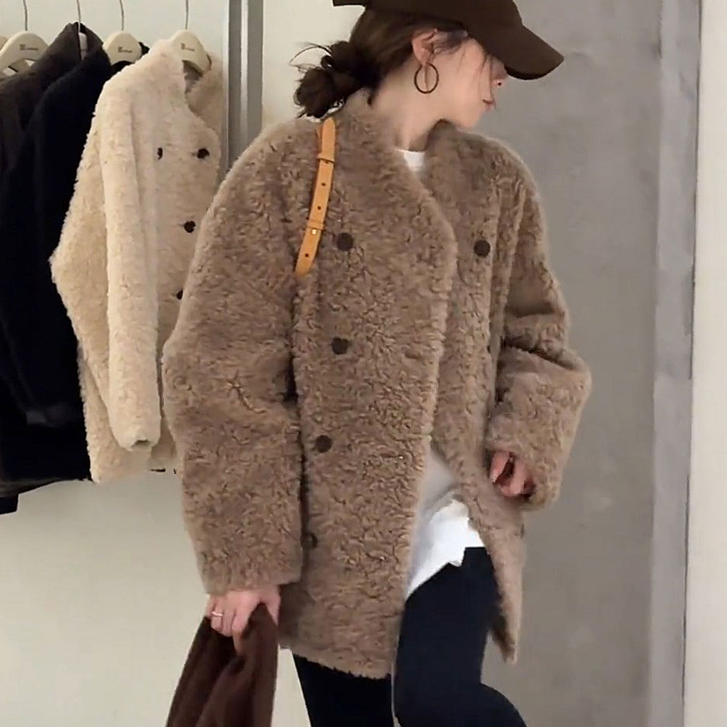 慵懒风软糯韩版羊羔毛毛外套女中长款2025冬装v领皮毛一体外套潮,淘宝优惠券,粉丝福利购,淘宝优惠卷