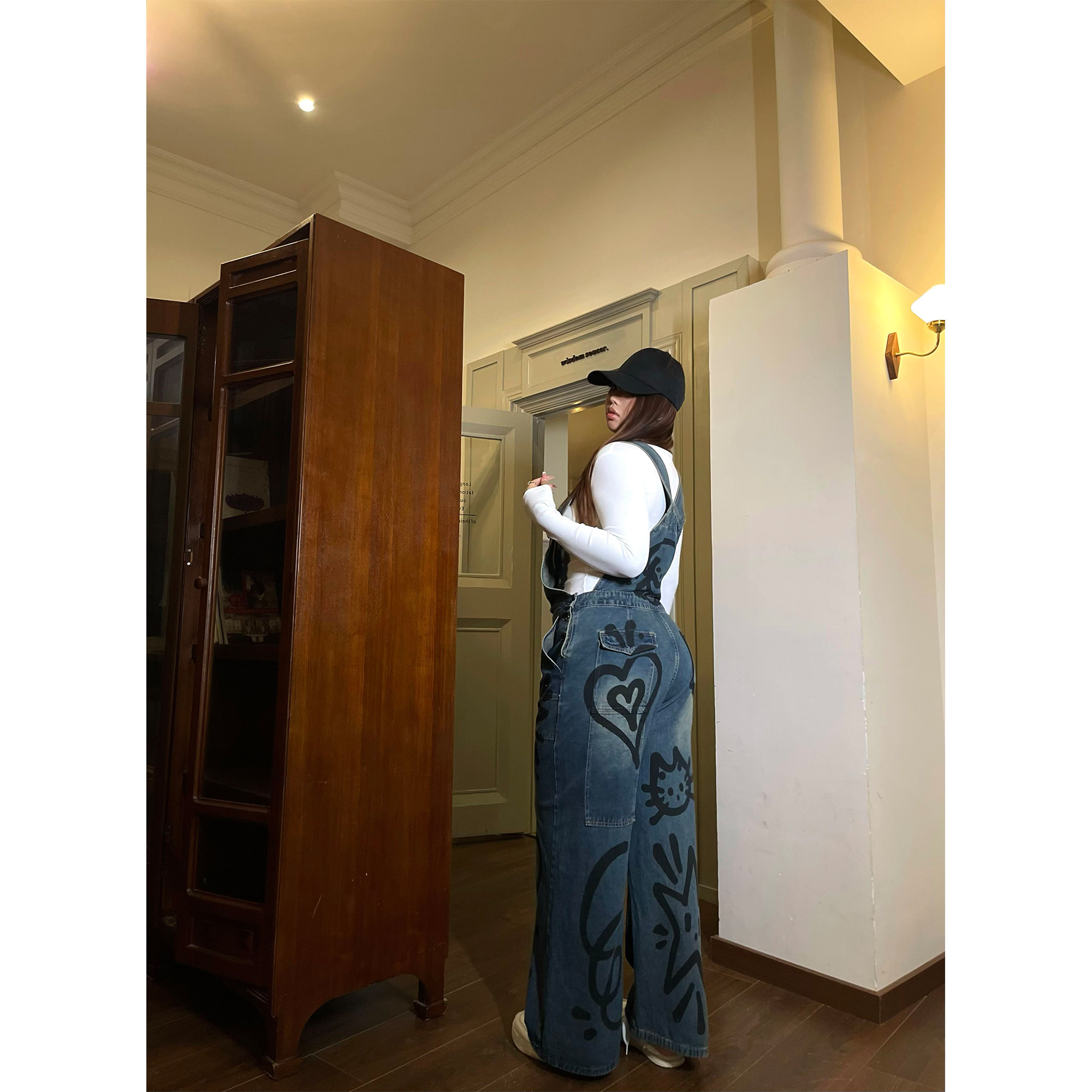 楠哥微胖mm美式复古涂鸦牛仔背带裤女新款大码宽松显瘦垂感直筒裤,淘宝优惠券,粉丝福利购,淘宝优惠卷