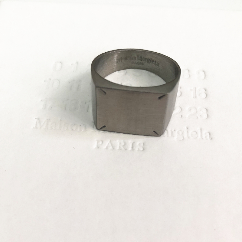 风戒指 INS 对版一致钛钢不掉色 LOGO 经典 新款 20SS MMM 现货 SAD 风戒指 INS 对版一致钛钢不掉色 LOGO 经典 新款 20SS MMM 现货 SAD