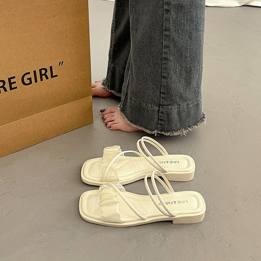 Популярные босоножки на толстой подошве для женской летней верхней одежды в элегантном стиле.