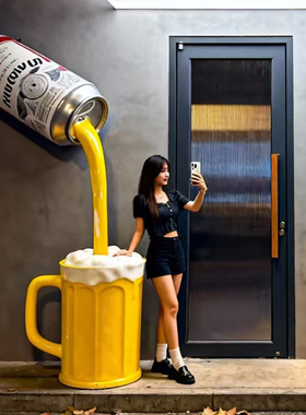 大型仿真发光啤酒杯门口打卡摆件