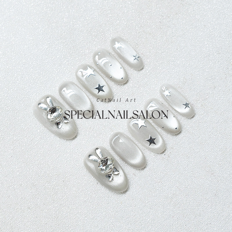 【星河银梦】纯手工穿戴美甲银白色猫眼钻饰可爱兔兔显白指甲贴片,淘宝优惠券,粉丝福利购,淘宝优惠卷