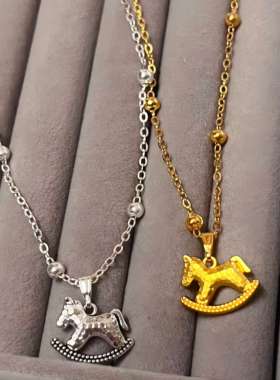 马上有钱碎冰冰小马吊坠钱币珍珠项链秋冬轻奢小众高级毛衣链