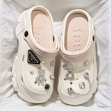 Летние тапочки в стиле Crocs на платформе, пляжные нескользящие мюли, женские тапочки, женский стиль, коллекция 2024 года, подходят для носки на улице, пляжный стиль, закрытый носок