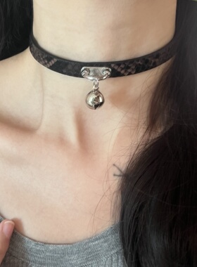 y2k涩谷辣妹蛇纹皮革铃铛项圈