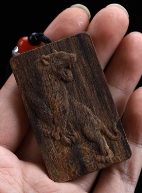 菩萨棋沉香吊坠上山虎项链红木