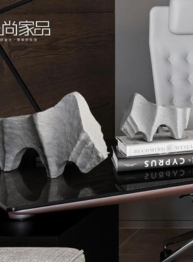 简约几何造型书房客厅斗牛摆件