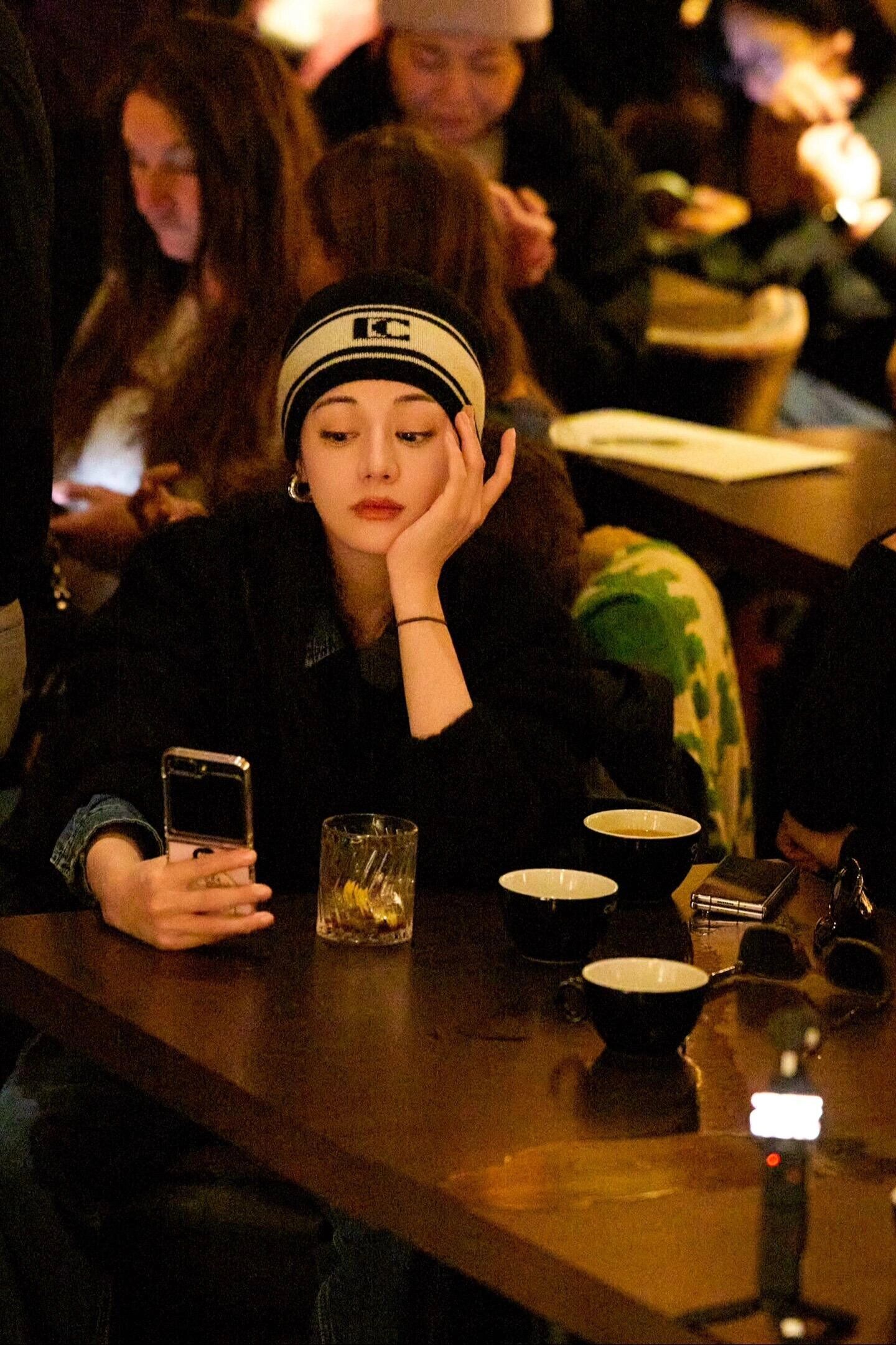 迪丽热巴同款羊毛针织帽LC黑白字母小香风毛线帽子护耳百搭冷帽冬 - 图1