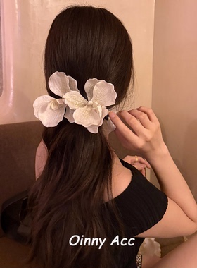 欧阳娜娜白色蝴蝶兰花朵抓夹
