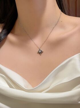 新款复古十字鸢尾花吊坠项链女小众设计高级感百搭微镶锆石锁骨链