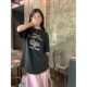 ເສື້ອທີເຊີດຝ້າຍ Retro ຄໍເຄິ່ງແຂນຂອງອາເມລິກາສໍາລັບແມ່ຍິງ 2026 ລະດູຮ້ອນ 2026 ເສື້ອຍືດແຂນສັ້ນແບບກະທັດຮັດແບບວ່າງໆ