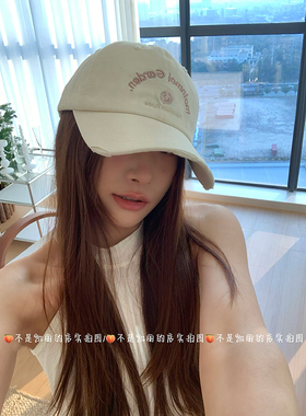 赵露思同款浆果红色破洞棒球帽