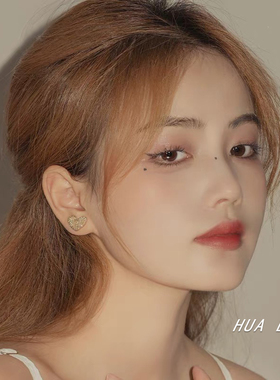 闪钻精致小爱心甜美耳钉