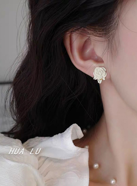 温柔奶黄色玫瑰花耳环